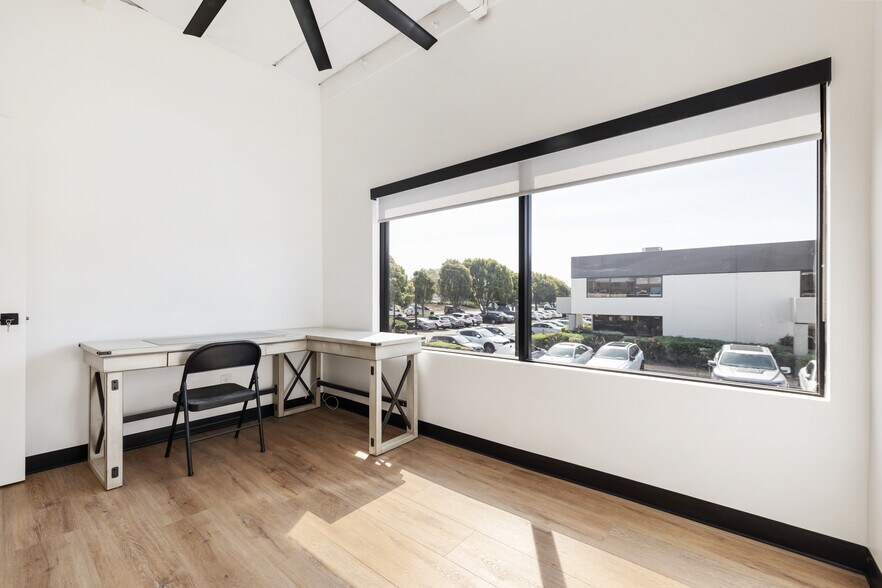 More Photos Of 5731 Palmer Way, Carlsbad Research And Development For Lease