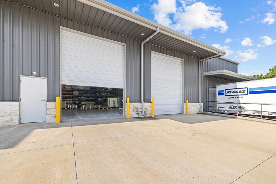 More Photos Of 4659 Wildwood Ln, Springdale Industrial For Lease