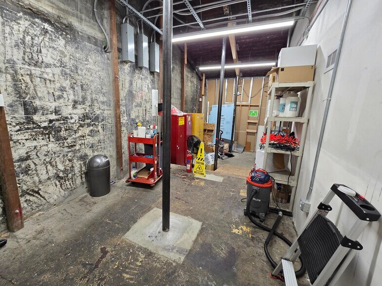 More Photos Of 2900-2902 Rucker Ave, Everett Freestanding For Lease