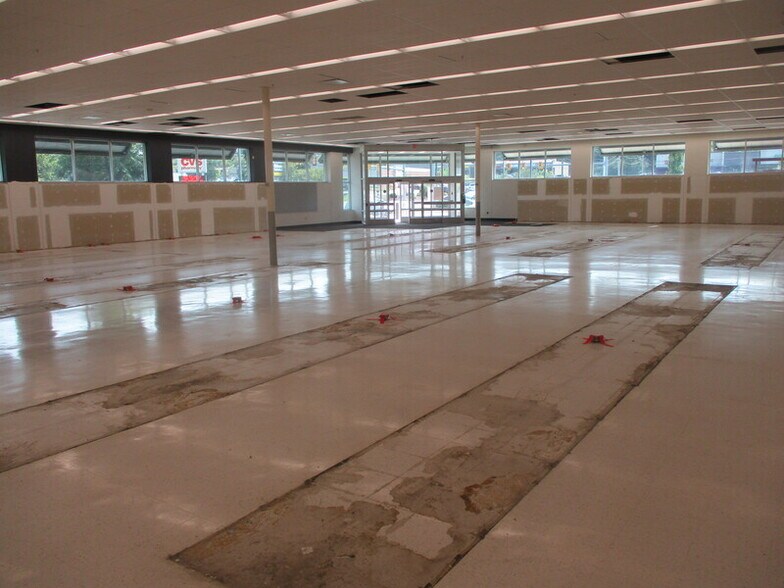 More Photos Of 2707 Greensboro Rd, Martinsville Drugstore For Lease