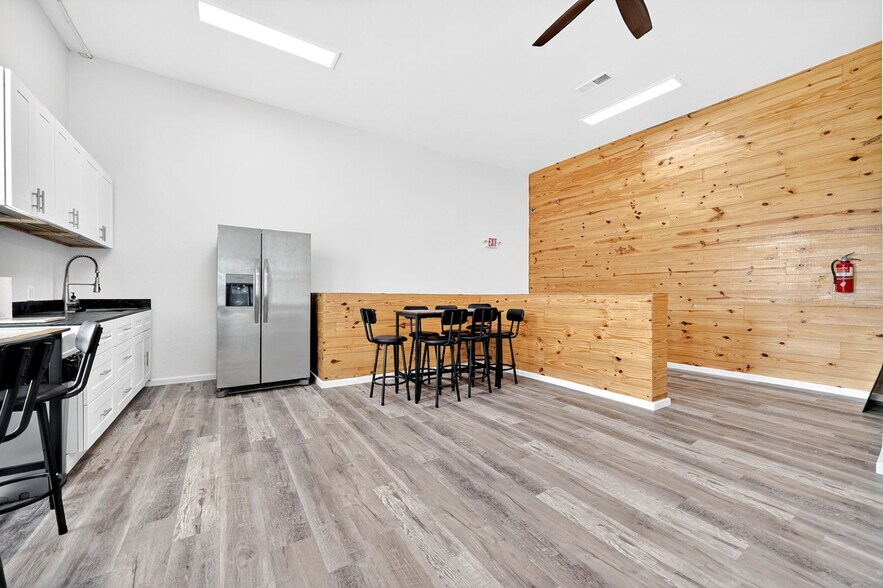 More Photos Of 201 N Bois D Arc St, Forney Storefront For Sale