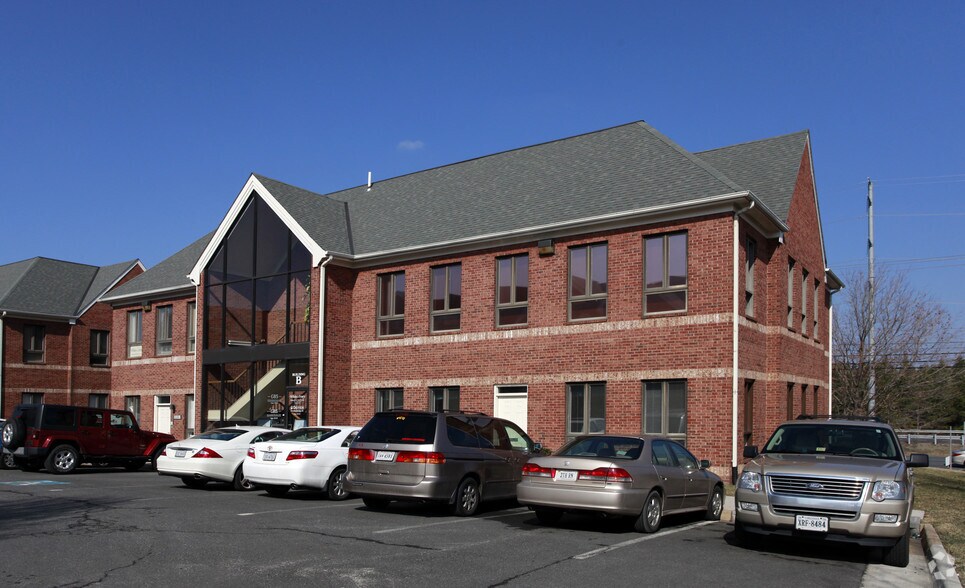 Primary Photo Of 2 Cardinal Park Dr, Leesburg Medical For Sale
