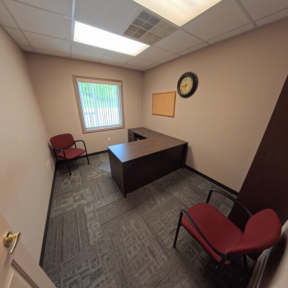 More Photos Of 200 Pine Brook Pl, Orwigsburg Office For Sale