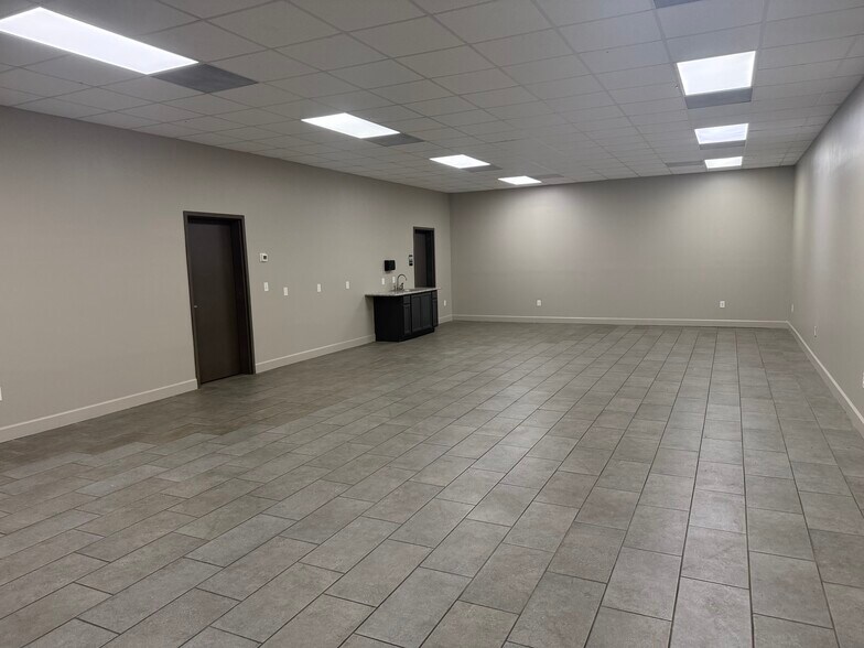 More Photos Of 8051 S Sam Houston Pky, Houston Warehouse For Lease