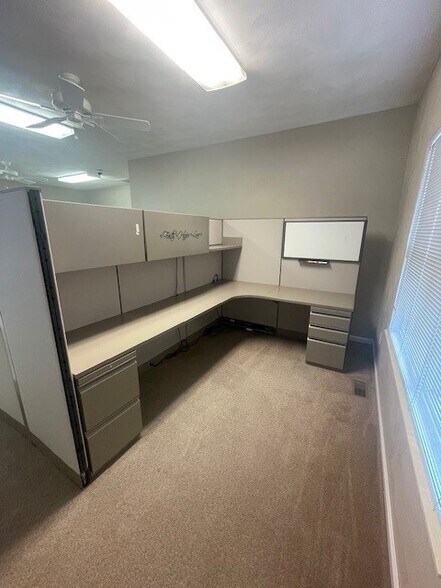 More Photos Of 122 Lincoln Place Ct, Belleville Office For Sale