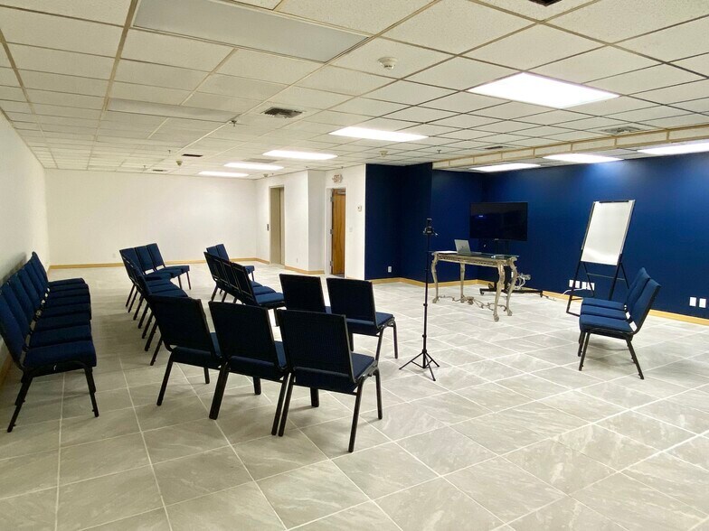 More Photos Of 4119 Blue Heron Blvd W, Riviera Beach Office For Sale