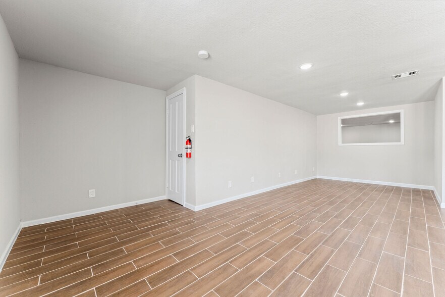 More Photos Of 6640 W Montgomery Rd, Houston Office For Sale