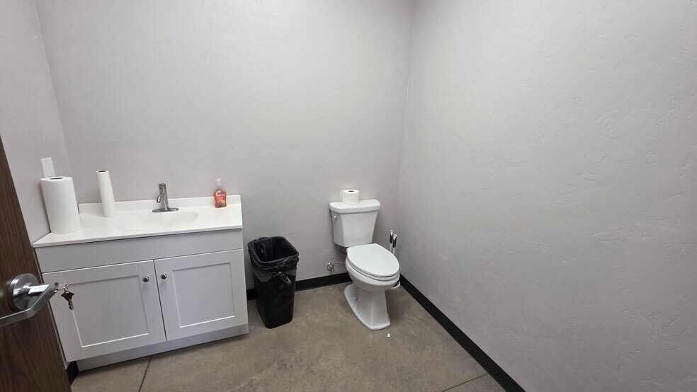 More Photos Of 3609 S County 1232 Rd, Midland Warehouse For Lease