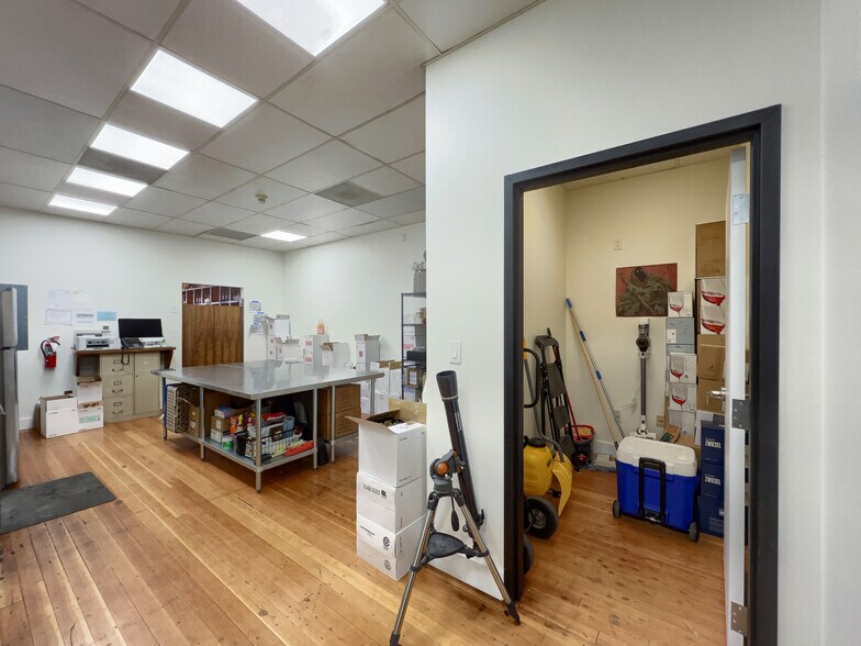 More Photos Of 7 W Alder St, Walla Walla Storefront For Lease