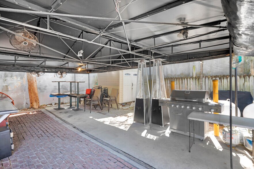 More Photos Of 1000-1006 Truman Ave, Key West Bar For Sale