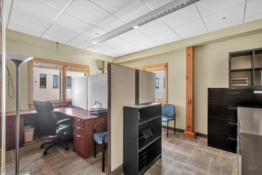 More Photos Of 75 NW Couch St, Portland Medical For Lease