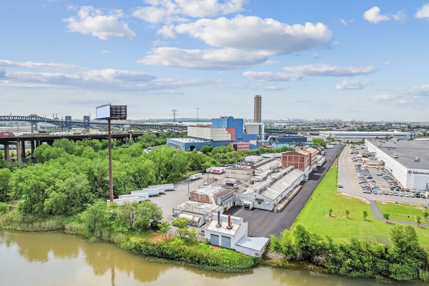 More Photos Of 76 Blanchard St, Newark Industrial For Lease