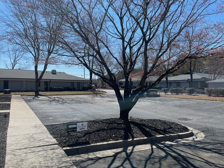 More Photos Of 600 Houze Way, Roswell Medical For Lease