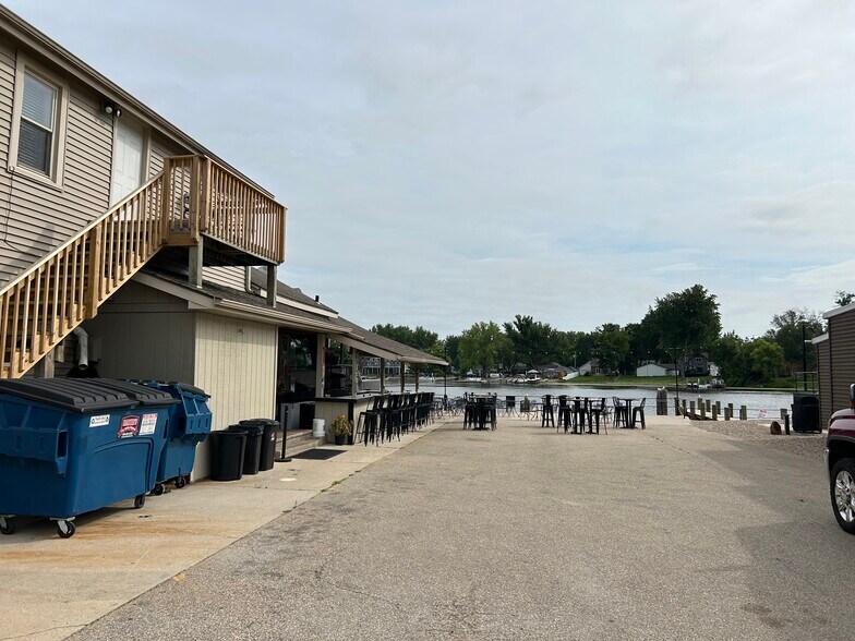 More Photos Of 215 Wolf River Dr, Fremont General Retail For Sale