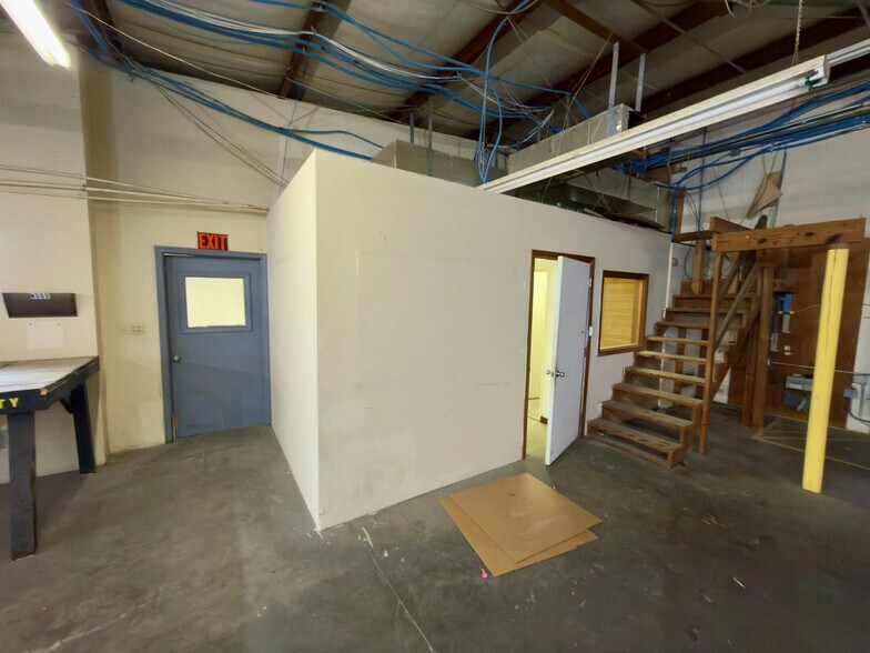 More Photos Of 3885 N Palafox Hwy, Pensacola Warehouse For Sale