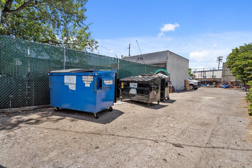 More Photos Of 7516 San Fernando Rd, Sun Valley Warehouse For Lease