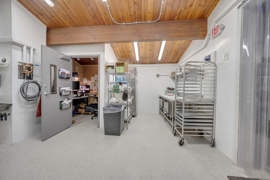 More Photos Of 67 Park Ave, Wind Gap Freestanding For Sale