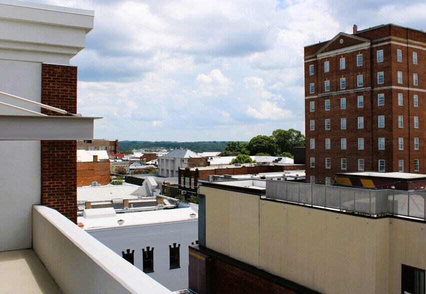 More Photos Of 125 W Washington St, Athens Office For Lease