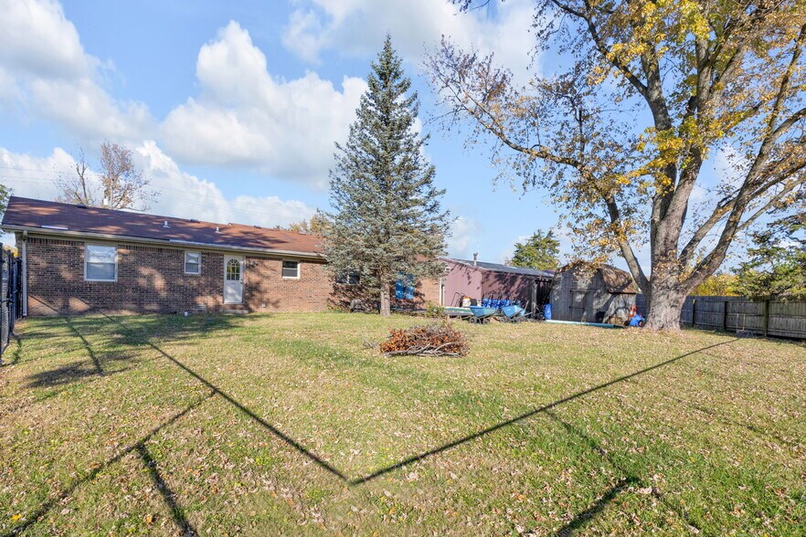 More Photos Of 7601 Milhouse Rd, Indianapolis Office For Sale