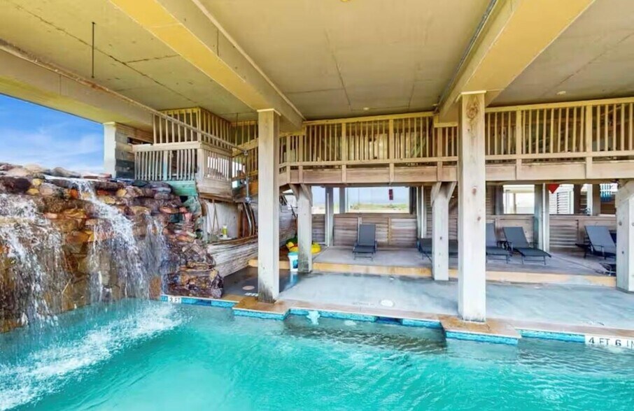 More Photos Of 947 Barkley St, Gilchrist Multifamily For Sale