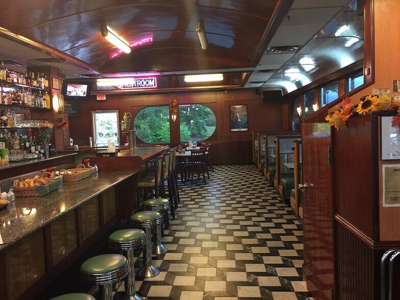 More Photos Of 909 Union Ave, New Windsor Township Restaurant For Sale