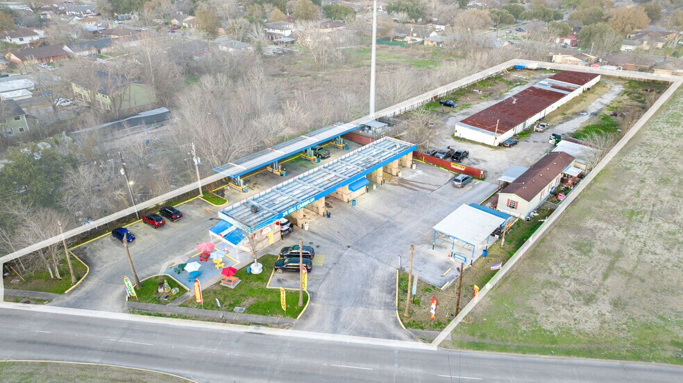 More Photos Of 2627 Allen Genoa Rd, Pasadena Carwash For Sale