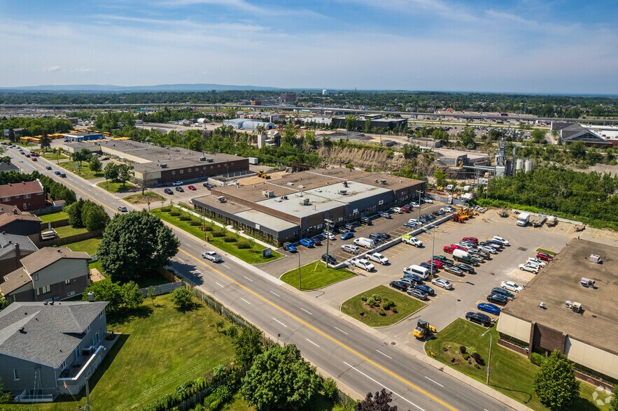 More Photos Of 16839-16849 Boul Hymus, Kirkland Light Distribution For Lease