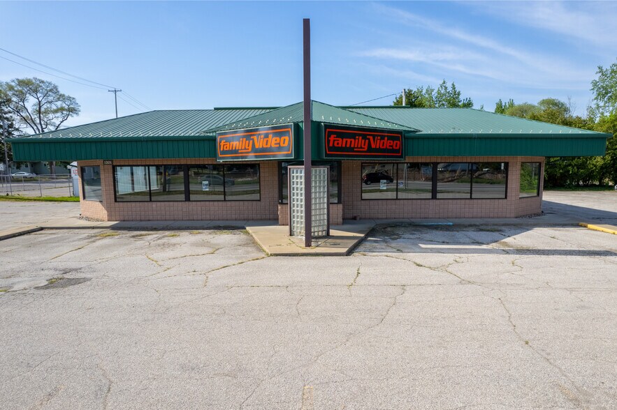 More Photos Of 1201 Salzburg Ave, Bay City Freestanding For Lease
