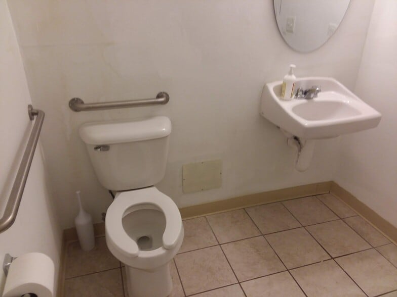 More Photos Of 136 Washington SE, Albuquerque Storefront Retail Office For Sale