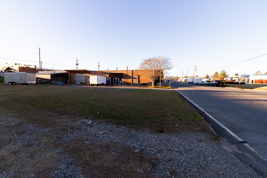 More Photos Of 512 Tift Ave S, Tifton Freestanding For Sale
