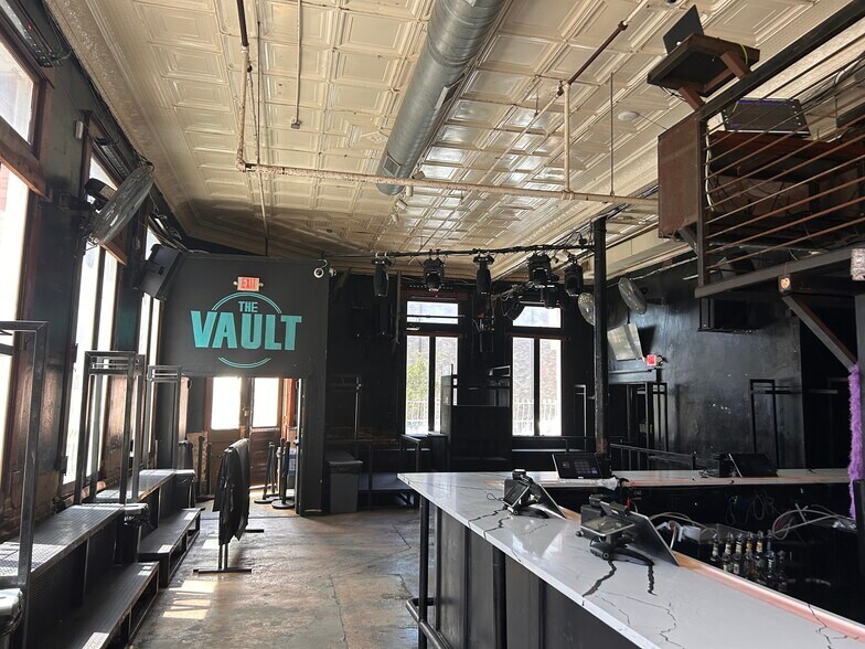 More Photos Of 100 W Hopkins St, San Marcos Storefront For Sale