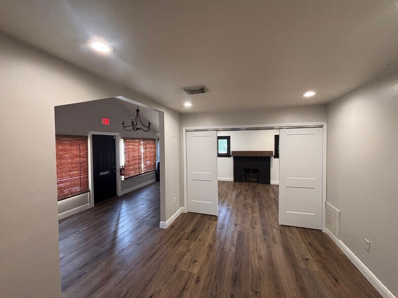 More Photos Of 2419 Manatee Ave, Bradenton Freestanding For Sale
