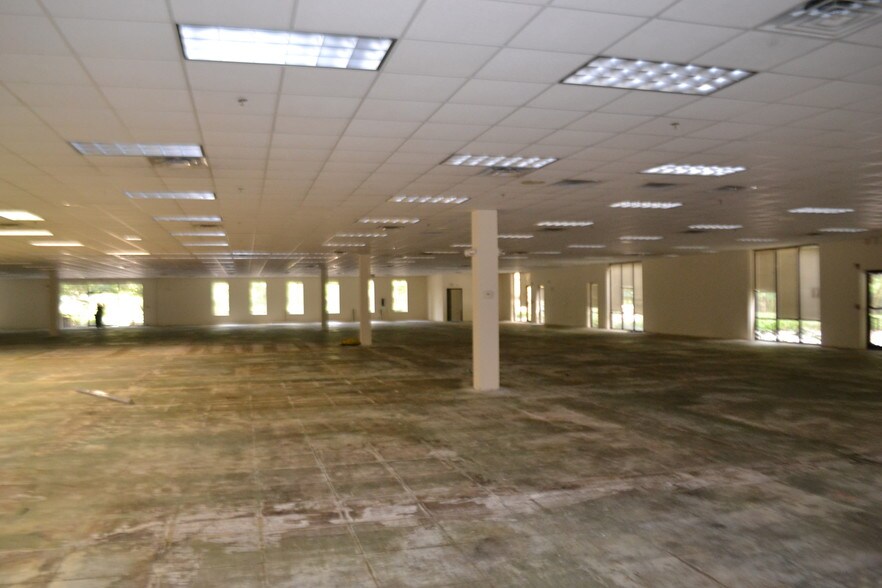 More Photos Of 7750-1 Bayberry Rd, Jacksonville Unknown For Lease