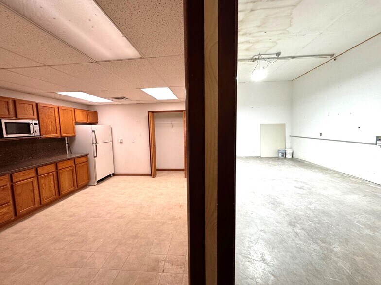 More Photos Of 4610 Femrite Dr, Madison Warehouse For Lease