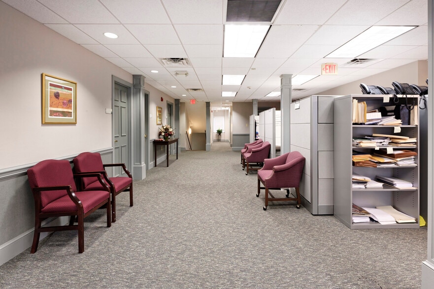 More Photos Of 6 S Pendleton St, Middleburg Office For Sale