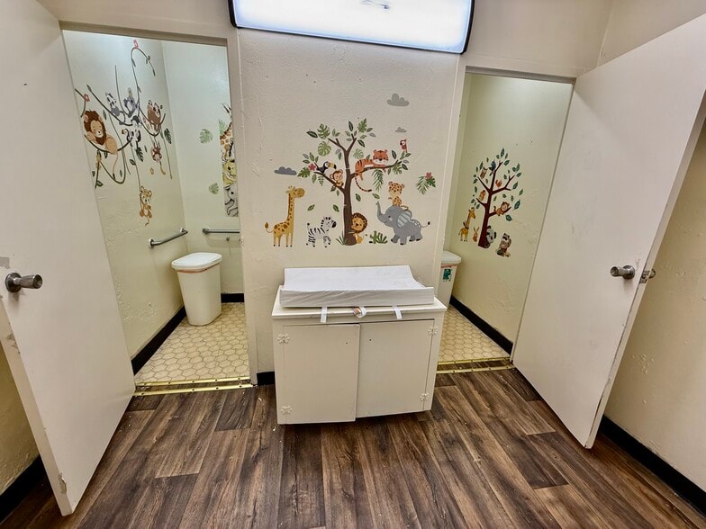 More Photos Of 310 N Fulton St, Marshall Recycling Center For Sale