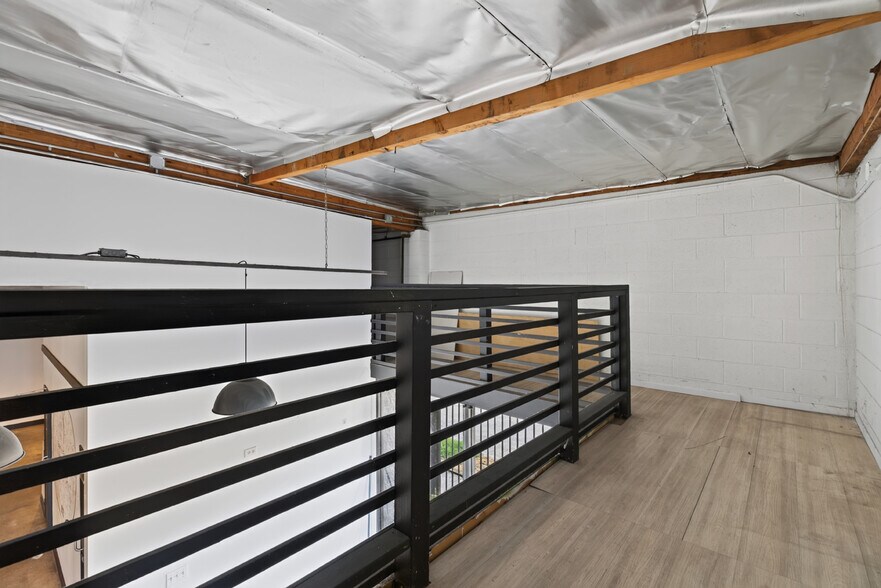 More Photos Of 11105 Weddington St, North Hollywood Service For Lease