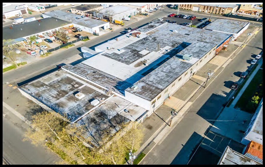 More Photos Of 95 State St, Westbury Manufacturing For Lease