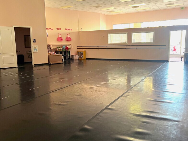 More Photos Of 18760 Flying Tiger Dr, Canyon Country Unknown For Lease