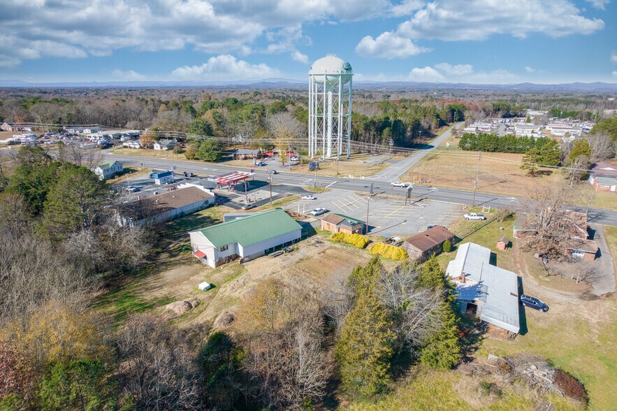 More Photos Of 3506 Springs Rd, Hickory Freestanding For Sale