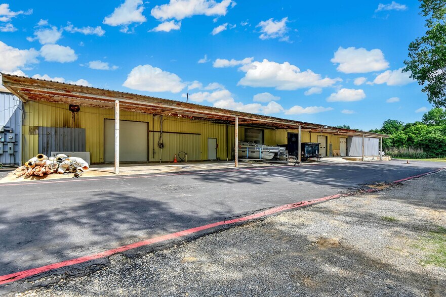 More Photos Of 4006 Texoma Pky, Denison General Retail For Sale