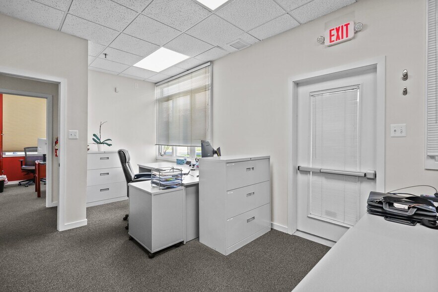 More Photos Of 105 Corporate Dr E, Langhorne Office For Sale