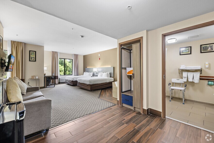 More Photos Of 215 Commerce Blvd, Midway Hotel For Sale