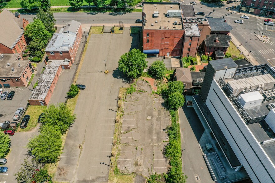 More Photos Of 29 Main St, Hartford Office Residential For Sale
