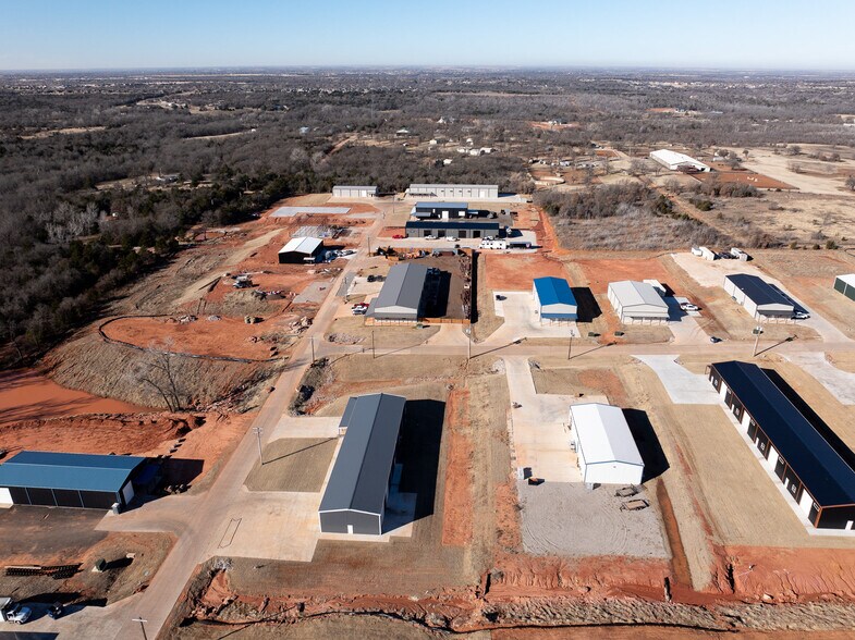 More Photos Of 551 Koloa Ave, Edmond Warehouse For Sale