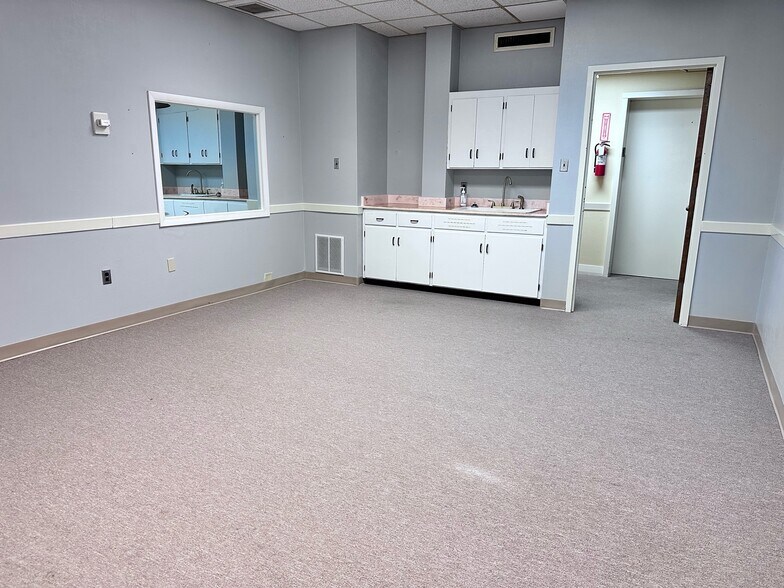 More Photos Of 201 N Main St, Farmville Office For Lease