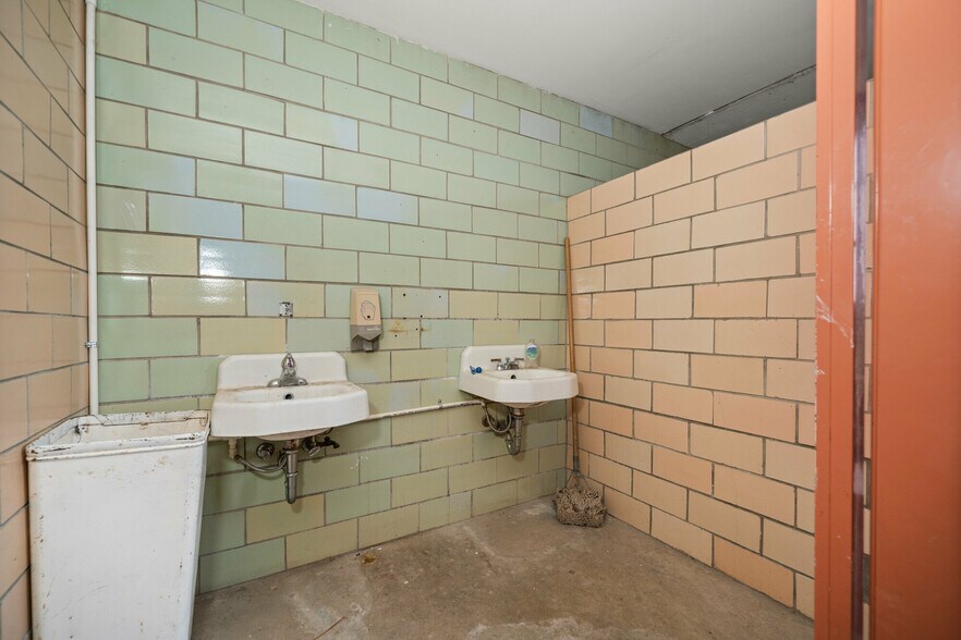 More Photos Of 508 E Main Ave, Chewelah Office For Sale