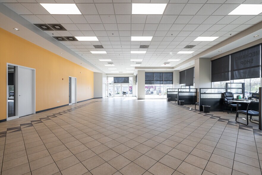 More Photos Of 1530 E New York St, Aurora Auto Dealership For Sale