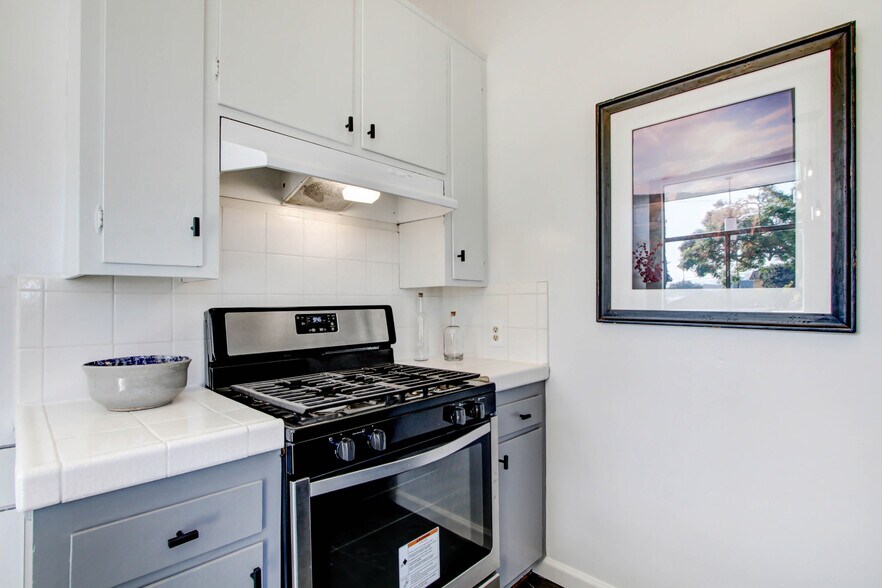 More Photos Of 1045 N Ardmore Ave, Los Angeles Apartments For Sale