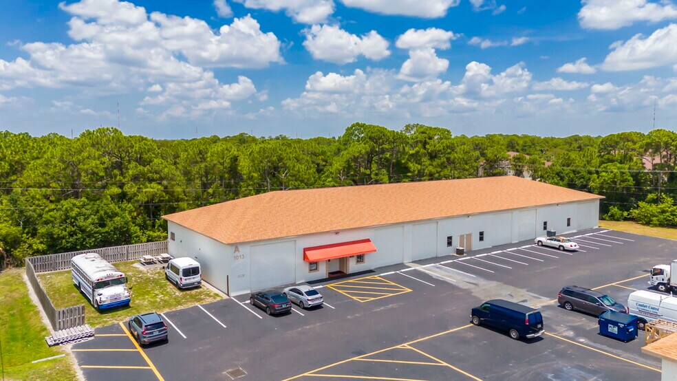 More Photos Of 1013 SE Holbrook Ct, Port Saint Lucie Warehouse For Sale